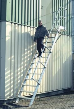 Лестница стационарная с платф., 14 ступ. 1000 мм, из лёгкого металла, 45°